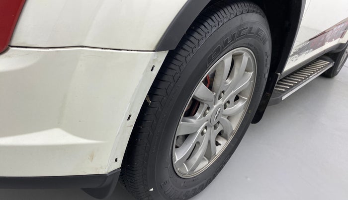 2017 Mahindra XUV500 W10 FWD, Diesel, Manual, 64,140 km, Front bumper - Bumper cladding minor damage/missing