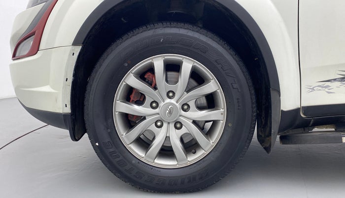 2017 Mahindra XUV500 W10 FWD, Diesel, Manual, 64,140 km, Left Front Wheel