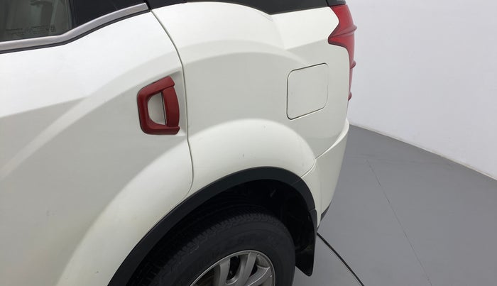 2017 Mahindra XUV500 W10 FWD, Diesel, Manual, 64,140 km, Left quarter panel - Slightly dented