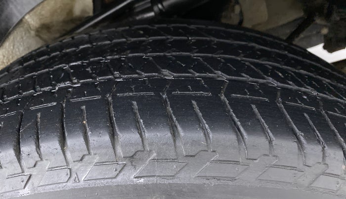 2017 Mahindra XUV500 W10 FWD, Diesel, Manual, 64,140 km, Left Rear Tyre Tread