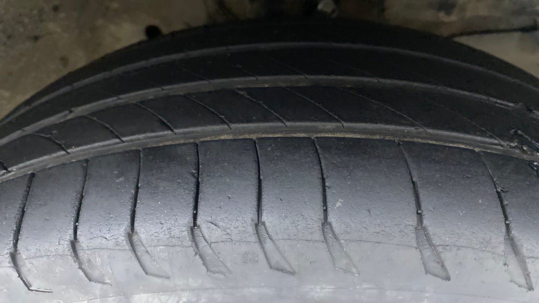 Right Front Tyre Tread