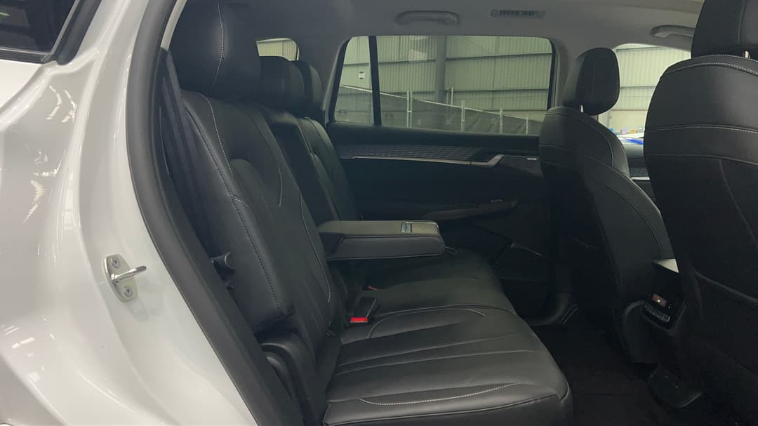 2025 MG Qs Essence AWD, Automatic, 6019 km, Right Side Rear Door Cabin View