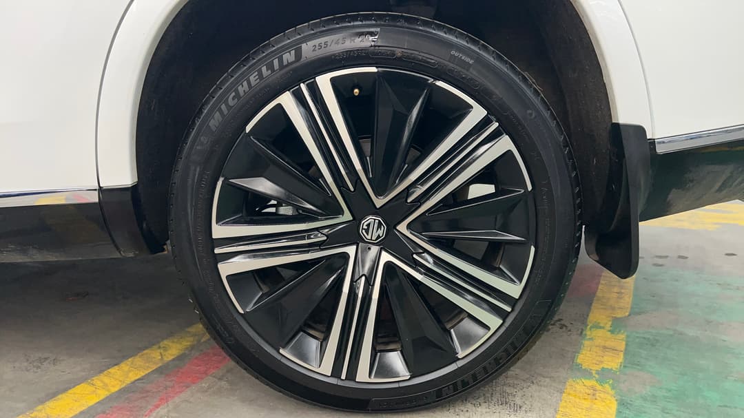 2025 MG Qs Essence AWD, Automatic, 6019 km, Left Rear Wheel