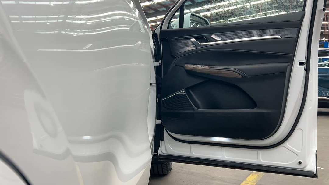 2025 MG Qs Essence AWD, Automatic, 6019 km, Speaker View