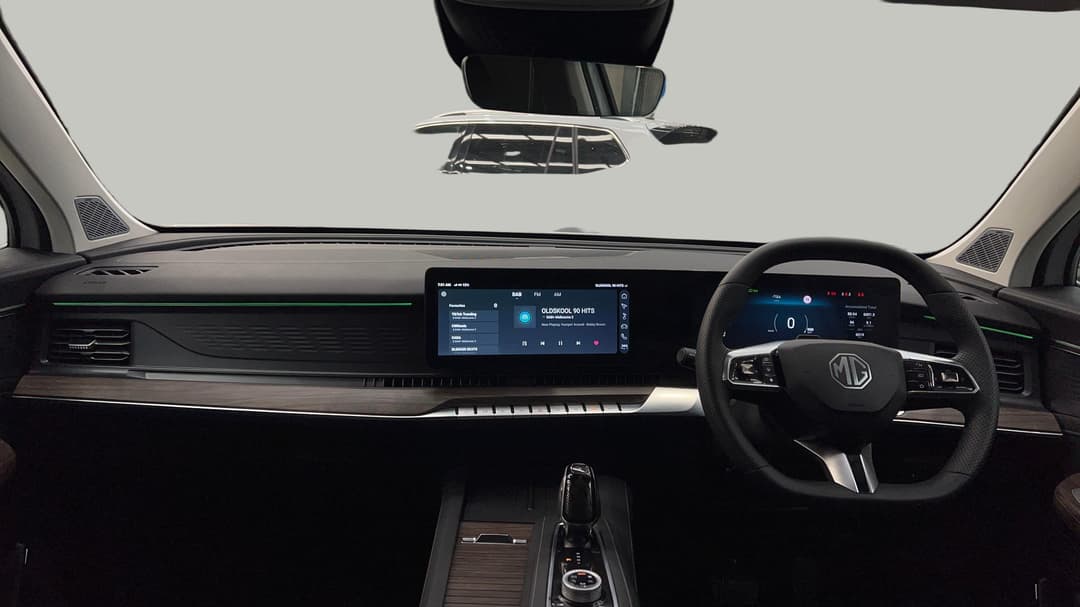 2025 MG Qs Essence AWD, Automatic, 6019 km, Dashboard View