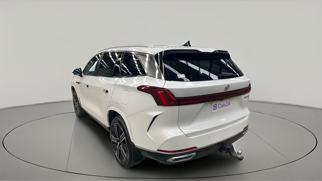 2025 MG Qs Essence AWD, Automatic, 6019 km, Left Back Diagonal (45- Degree) View