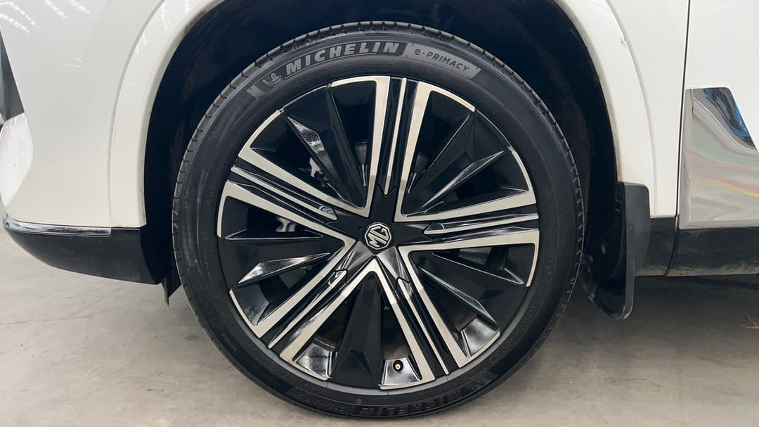 2025 MG Qs Essence AWD, Automatic, 6019 km, Left Front Wheel