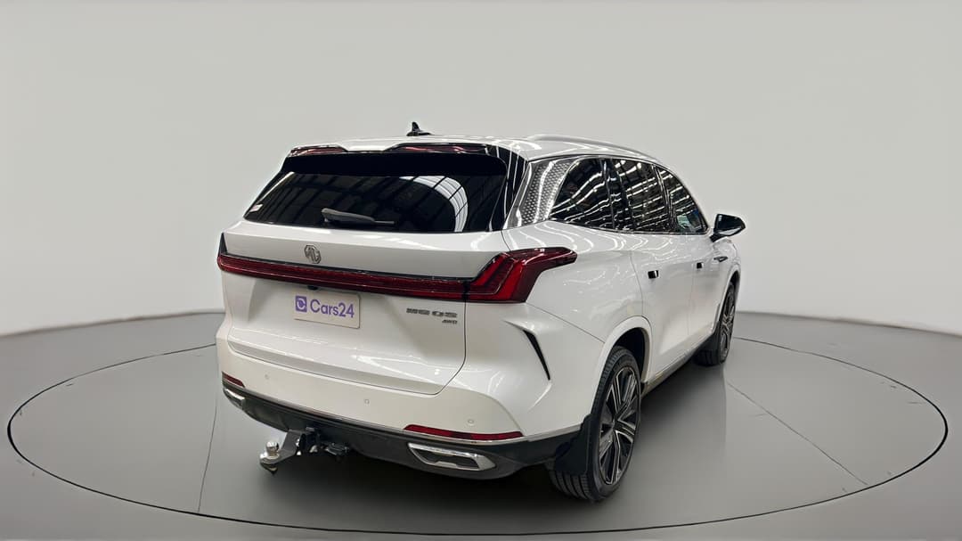 2025 MG Qs Essence AWD, Automatic, 6019 km, Right Back Diagonal (45- Degree) View