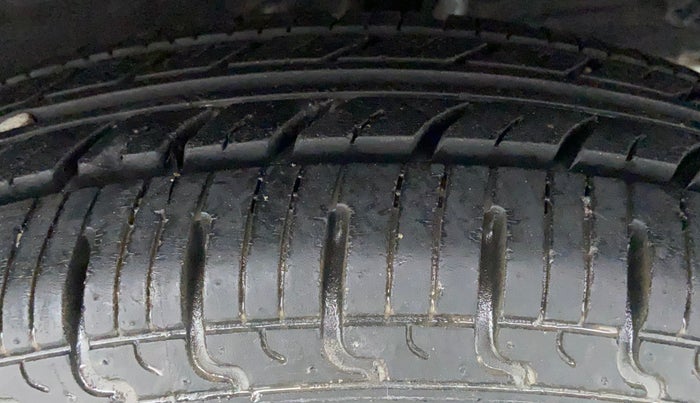 2019 Renault Kwid RXL, Petrol, Manual, 9,550 km, Left Rear Tyre Tread