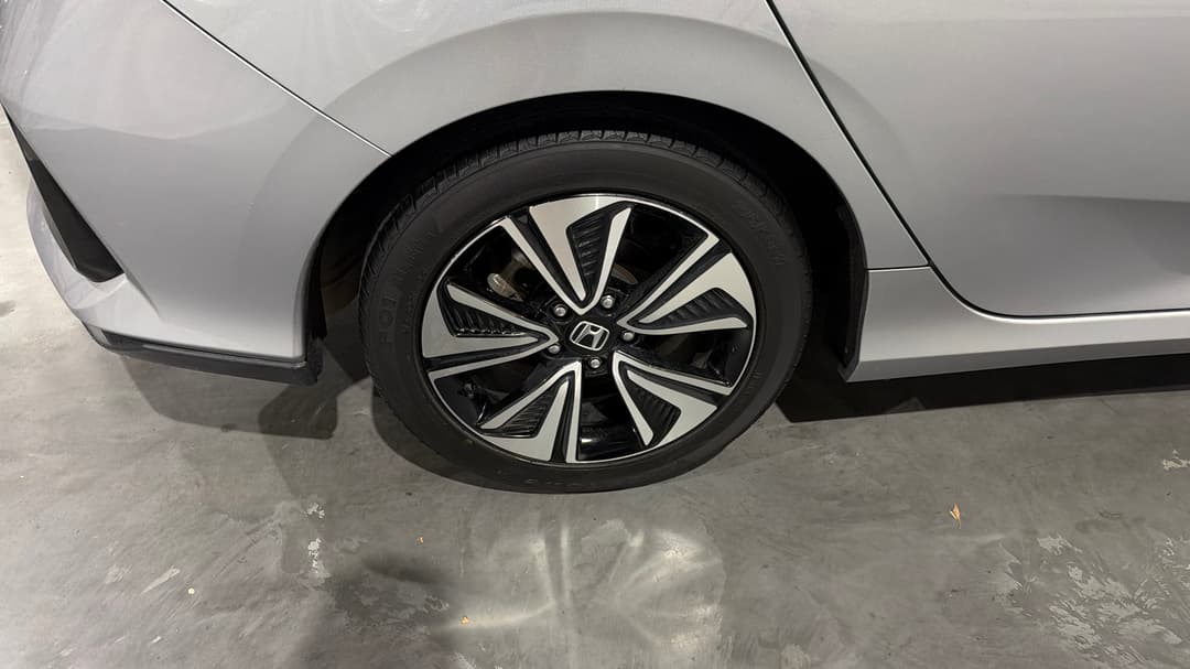 2019 Honda Civic Vti-l, Automatic, 148987 km, Right Rear Wheel