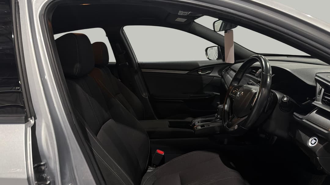 2019 Honda Civic Vti-l, Automatic, 148987 km, Right Side Front Door Cabin View