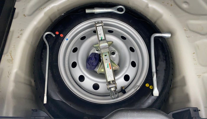 2018 Maruti Swift LXI D, Petrol, Manual, 32,633 km, Spare Tyre
