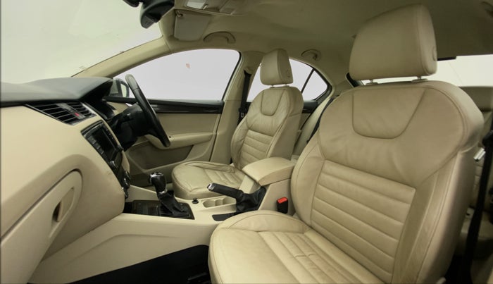 2014 Skoda Octavia AMBITION 2.0 TDI CR AT, Diesel, Automatic, 91,620 km, Right Side Front Door Cabin