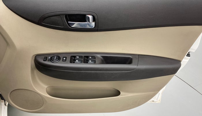 2014 Hyundai i20 SPORTZ 1.2 VTVT, Petrol, Manual, 58,298 km, Driver Side Door Panels Control
