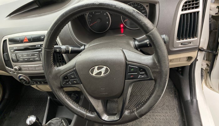 2014 Hyundai i20 SPORTZ 1.2 VTVT, Petrol, Manual, 58,298 km, Steering wheel - Steering cover is minor torn