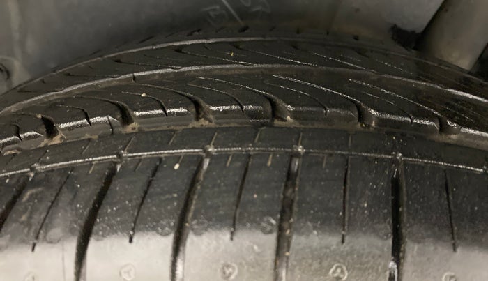 2018 Maruti Ertiga VXI, Petrol, Manual, 37,774 km, Left Rear Tyre Tread