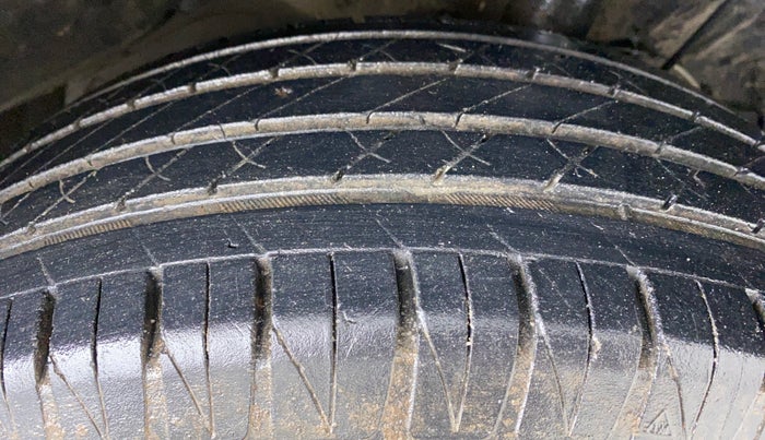 2018 Maruti Vitara Brezza ZDI, Diesel, Manual, 40,605 km, Right Front Tyre Tread
