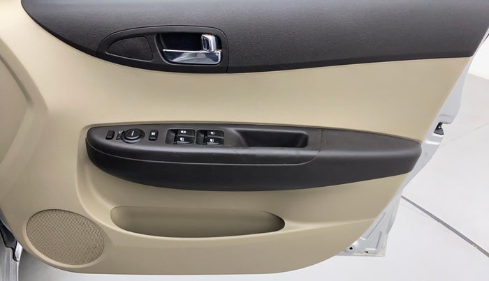 2014 Hyundai i20 SPORTZ 1.2 VTVT, Petrol, Manual, 48,504 km, Driver Side Door Panels Control