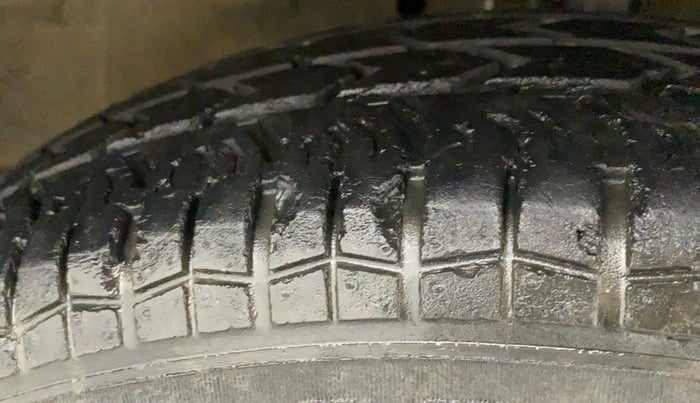 2017 Maruti Swift LXI (O), Petrol, Manual, 45,247 km, Right Front Tyre Tread