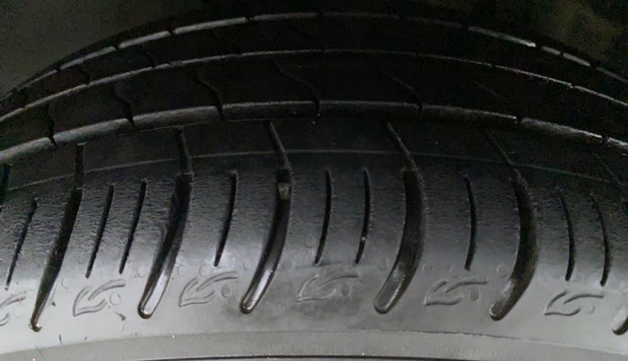 2020 Tata ALTROZ XZ 1.2, Petrol, Manual, 17,807 km, Left Front Tyre Tread
