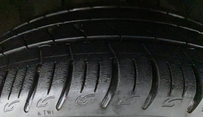 2020 Tata ALTROZ XZ 1.2, Petrol, Manual, 17,807 km, Right Front Tyre Tread