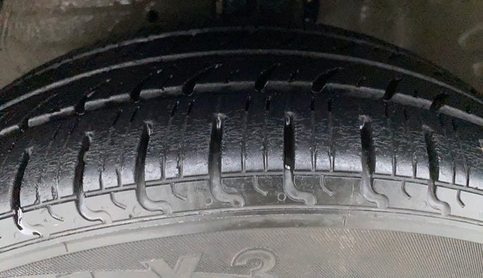 2016 Maruti Celerio VXI (O) AMT, Petrol, Automatic, 71,463 km, Left Front Tyre Tread