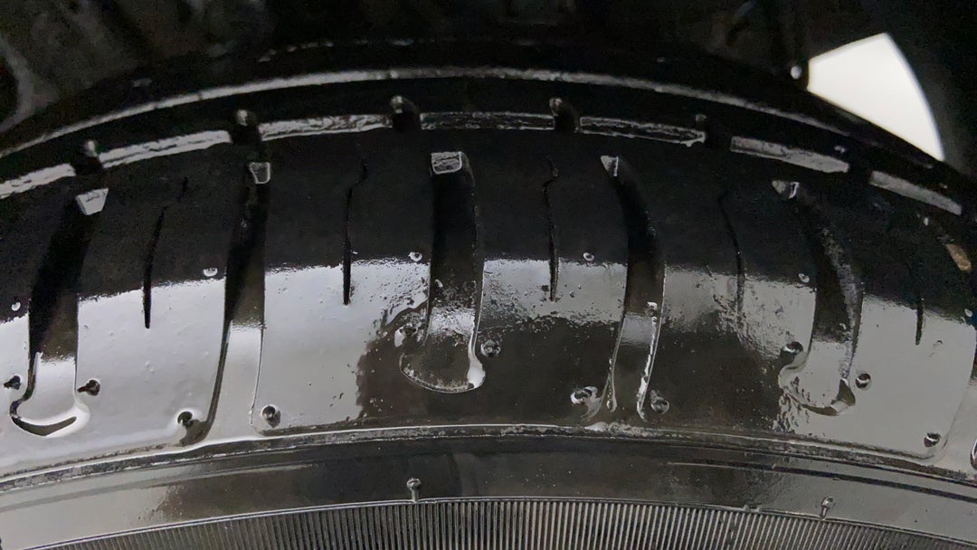 Left Front Tyre Tread