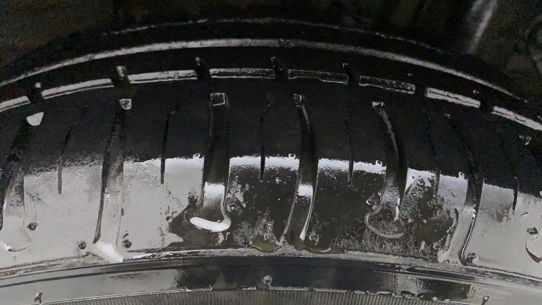 Right Front Tyre Tread