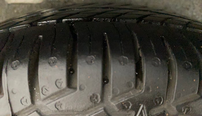 2011 Hyundai i10 MAGNA 1.2, Petrol, Manual, 60,320 km, Right Rear Tyre Tread