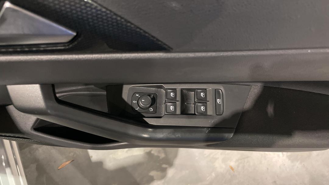 2024 Volkswagen Polo Life, Automatic, 30769 km, Drivers Side Door Panel Controls