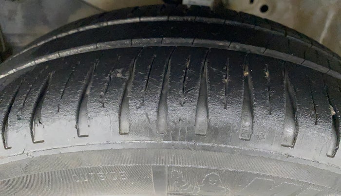 2015 Honda Brio S MT, Petrol, Manual, 68,368 km, Left Front Tyre Tread