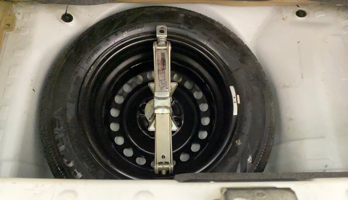 2015 Honda Brio S MT, Petrol, Manual, 68,368 km, Dicky (Boot door) - Tool missing