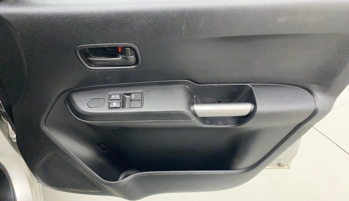 2021 Maruti IGNIS SIGMA 1.2, Petrol, Manual, 29,044 km, Driver Side Door Panels Control