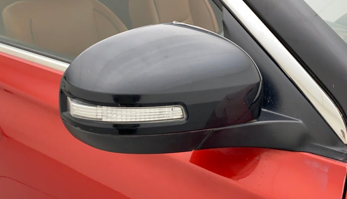2018 Maruti Vitara Brezza ZDI PLUS, Diesel, Manual, 40,190 km, Right rear-view mirror - Indicator light has minor damage