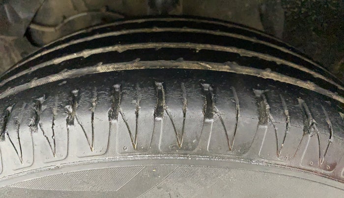 2018 Maruti Vitara Brezza ZDI PLUS, Diesel, Manual, 40,190 km, Left Front Tyre Tread