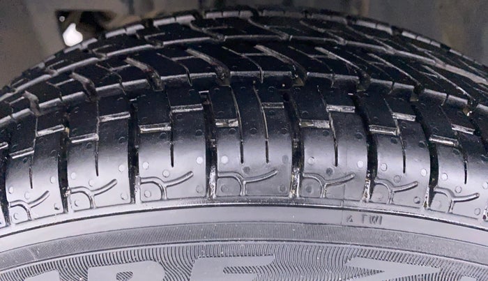 2016 Datsun Go T, Petrol, Manual, 62,816 km, Left Front Tyre Tread