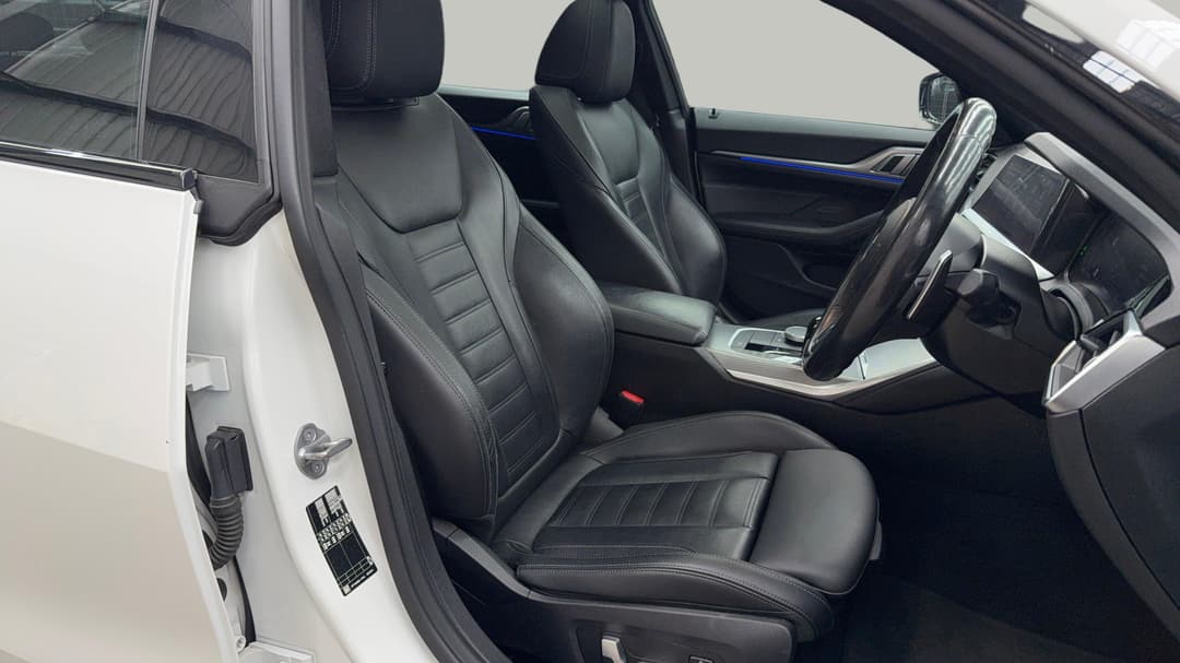 2022 BMW 4 20i M Sport Gran Coupe, Automatic, 57107 km, Right Side Front Door Cabin View