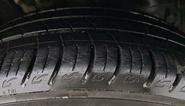 2020 Tata ALTROZ XZ 1.2, Petrol, Manual, 27,000 km, Left Front Tyre Tread