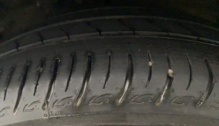 2013 Maruti Ertiga VXI, Petrol, Manual, 55,773 km, Left Rear Tyre Tread