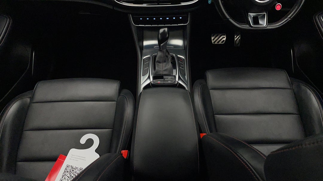 2023 MG HS Excite, Automatic, 54981 km, Center Console