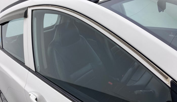 2016 Hyundai Grand i10 SPORTZ 1.2 KAPPA VTVT, Petrol, Manual, 71,806 km, Driver-side door - Door visor damaged