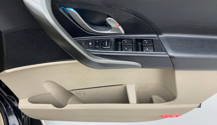 2017 Mahindra XUV500 W8 FWD, Diesel, Manual, 43,270 km, Driver Side Door Panels Control