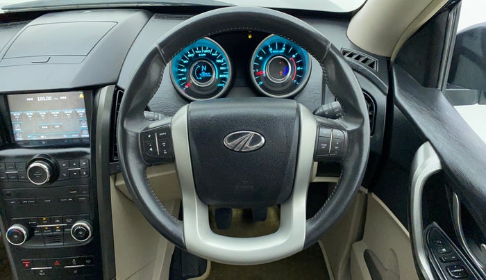 2017 Mahindra XUV500 W8 FWD, Diesel, Manual, 43,270 km, Steering Wheel Close Up