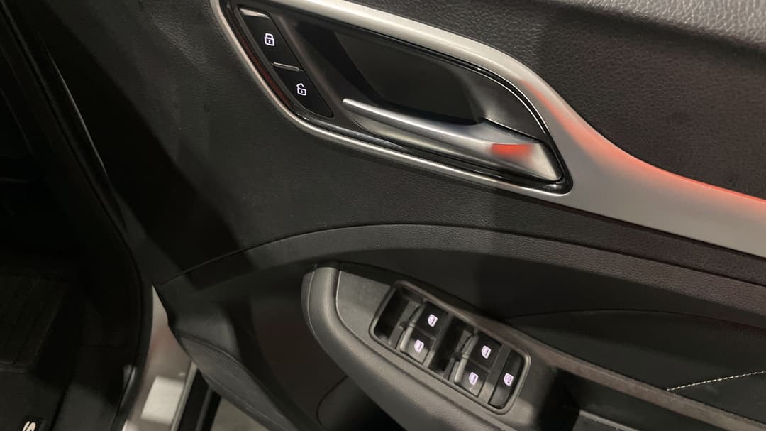 2021 MG ZS Excite, Automatic, 109401 km, Drivers Side Door Panel Controls