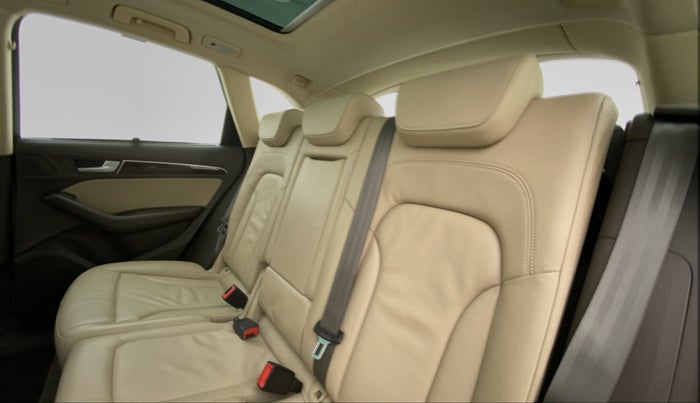 2014 Audi Q5 30 TDI PREMIUM PLUS, Diesel, Automatic, 33,725 km, Right Side Rear Door Cabin