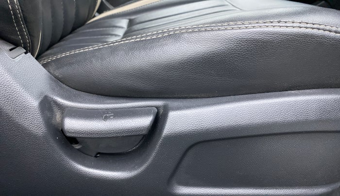 2019 Hyundai Elite i20 MAGNA+ VTVT, Petrol, Manual, 27,441 km, Driver Side Adjustment Panel