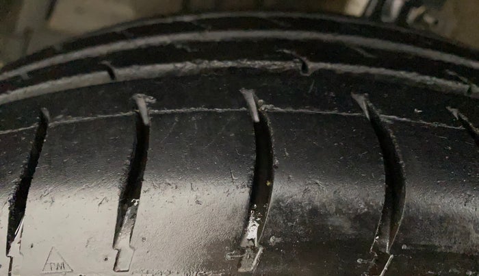 2014 Maruti Swift VXI, Petrol, Manual, 86,776 km, Left Front Tyre Tread