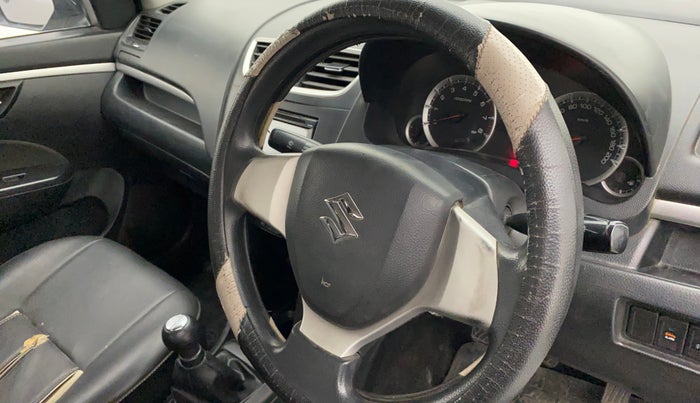 2014 Maruti Swift VXI, Petrol, Manual, 86,776 km, Steering wheel - Steering cover is minor torn