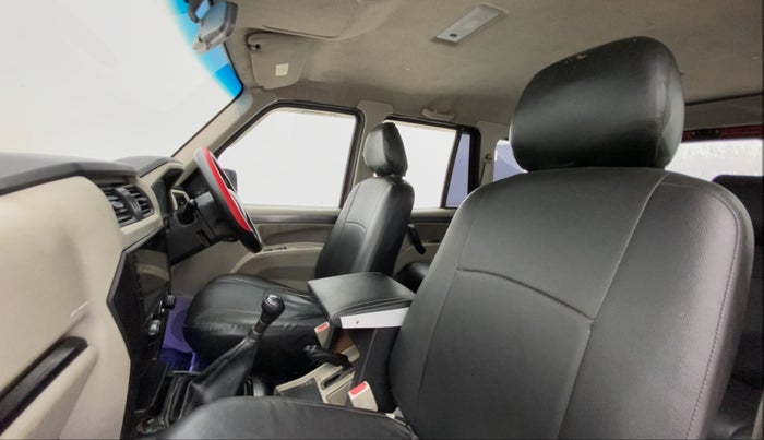 2018 Mahindra Scorpio S5, Diesel, Manual, 94,809 km, Right Side Front Door Cabin