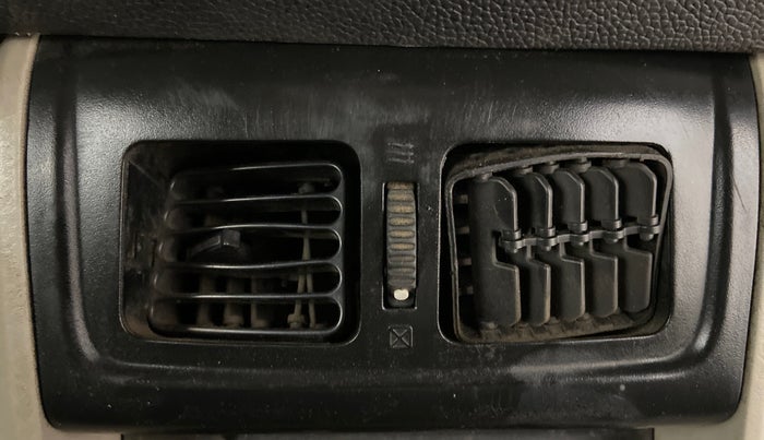 2018 Mahindra Scorpio S5, Diesel, Manual, 94,623 km, AC Unit - Rear vent has minor damage